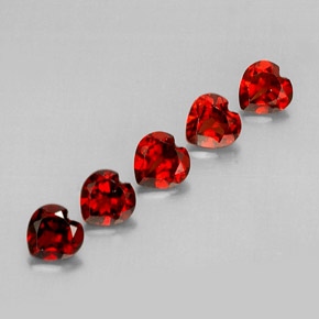 カラットの天然ディープレッドアルマンディンガーネット（5.1×5 mm・ハート型）