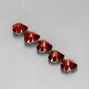 カラットの天然ディープレッドアルマンディンガーネット（5.1×5 mm・ハート型）