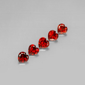 カラットの天然ディープレッドアルマンディンガーネット（5.2×5.2 mm・ハート型）