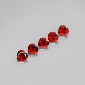 カラットの天然ディープレッドアルマンディンガーネット（5×4.9 mm・ハート型）
