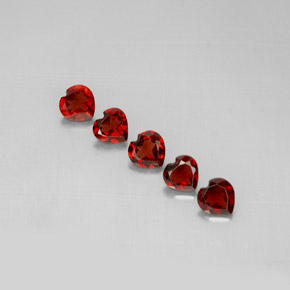 カラットの天然ディープレッドアルマンディンガーネット（5.1×5.1 mm・ハート型）