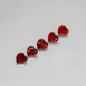 カラットの天然ディープレッドアルマンディンガーネット（5.1×5.1 mm・ハート型）
