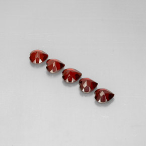 カラットの天然ディープレッドアルマンディンガーネット（5.1×5.1 mm・ハート型）