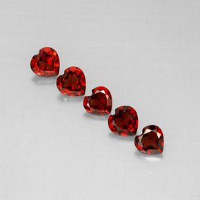 カラットの天然ディープレッドアルマンディンガーネット（5.3×5.2 mm・ハート型）