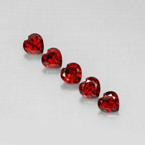 カラットの天然ディープレッドアルマンディンガーネット（5.1×5 mm・ハート型）