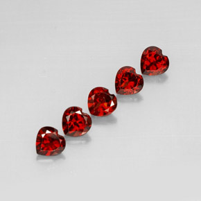 カラットの天然ディープレッドアルマンディンガーネット（5.1×5 mm・ハート型）