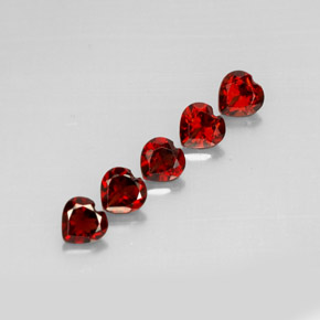 カラットの天然ディープレッドアルマンディンガーネット（5.1x5.1 mm・ハート型）