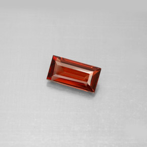 1.10カラットの天然ディープレッドアルマンディンガーネット（8.1×4.2 mm・バゲット）