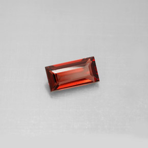 1.10カラットの天然ディープレッドアルマンディンガーネット（8.1×4.2 mm・バゲット）