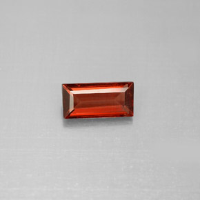 1.00カラットの天然レッドアルマンディンガーネット（8×4 mm・バゲット）