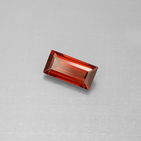 1.00カラットの天然レッドアルマンディンガーネット（8×4 mm・バゲット）