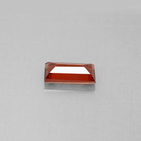 1.00カラットの天然レッドアルマンディンガーネット（8×4 mm・バゲット）