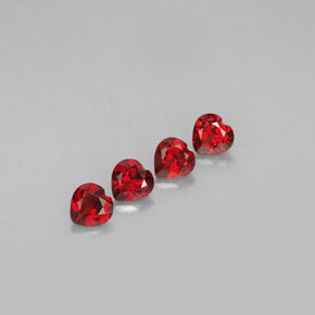 カラットの天然レッドアルマンディンガーネット（5×5 mm・ハート型）