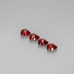 カラットの天然レッドアルマンディンガーネット（5×5 mm・ハート型）