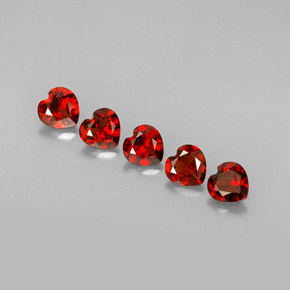 カラットの天然ディープレッドアルマンディンガーネット（4.8×4.7 mm・ハート型）