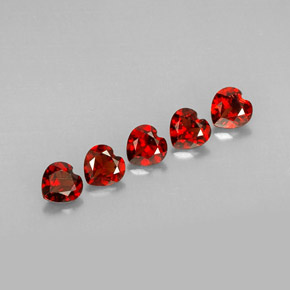 カラットの天然ディープレッドアルマンディンガーネット（4.8×4.7 mm・ハート型）