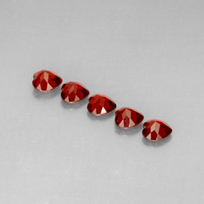 カラットの天然ディープレッドアルマンディンガーネット（4.8×4.7 mm・ハート型）