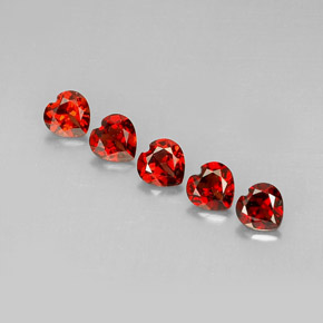カラットの天然ディープレッドアルマンディンガーネット（5.1×5.1 mm・ハート型）