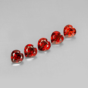 カラットの天然ディープレッドアルマンディンガーネット（5.1×5.1 mm・ハート型）