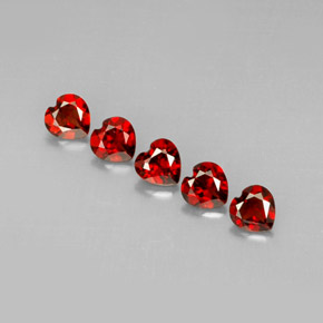 カラットの天然ディープレッドアルマンディンガーネット（5.1×5.1 mm・ハート型）