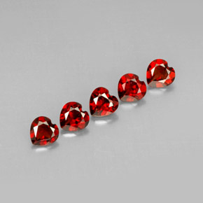 カラットの天然ディープレッドアルマンディンガーネット（5.1×5.1 mm・ハート型）