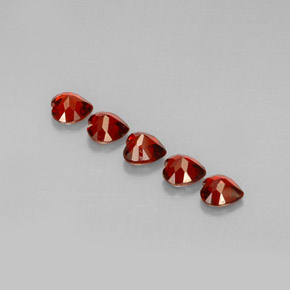 カラットの天然ディープレッドアルマンディンガーネット（5.1×5.1 mm・ハート型）