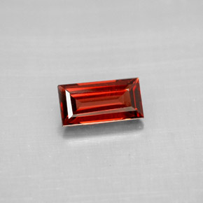 1.18カラットの天然ディープレッドアルマンディンガーネット（8.1×4.1 mm・バゲット）