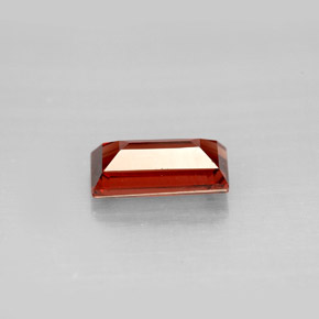 1.18カラットの天然ディープレッドアルマンディンガーネット（8.1×4.1 mm・バゲット）