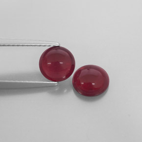 カラットの天然レッドアルマンディンガーネット（6.55 mm・透明）