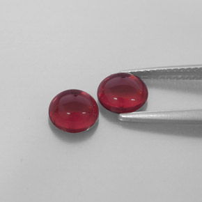 カラットの天然レッドアルマンディンガーネット（6.36 mm・透明）