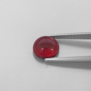 2.08カラットの天然ディープレッドアルマンディンガーネット（7.33 mm・透明）