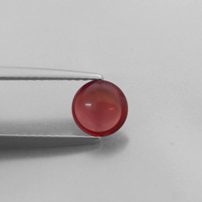 0.95カラットの天然ディープレッドアルマンディンガーネット（6.16 mm・透明）
