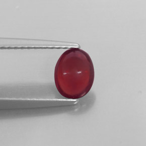 0.84カラットの天然ディープレッドアルマンディンガーネット（6.4×5 mm・透明）
