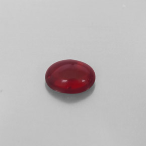 0.84カラットの天然ディープレッドアルマンディンガーネット（6.4×5 mm・透明）