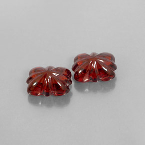 カラットの天然ディープレッドアルマンディンガーネット（9×7.1 mm・透明）