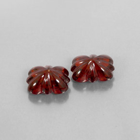 カラットの天然ディープレッドアルマンディンガーネット（9.1×7 mm・透明）