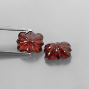 カラットの天然ディープレッドアルマンディンガーネット（9.1×7 mm・透明）