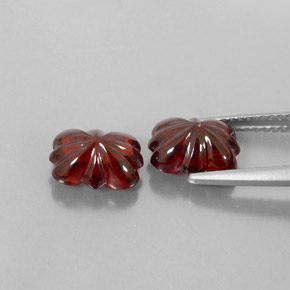 カラットの天然ディープレッドアルマンディンガーネット（9.1×7 mm・透明）