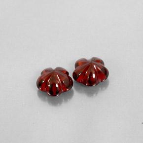 3.57カラットの天然ダークレッドアルマンディンガーネット（7.2×7 mm・透明）