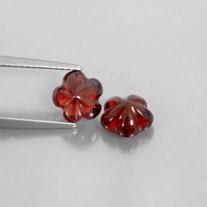 3.57カラットの天然ダークレッドアルマンディンガーネット（7.2×7 mm・透明）
