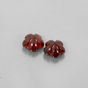 カラットの天然ディープレッドアルマンディンガーネット（7×6.9 mm・透明）