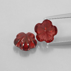 カラットの天然ディープレッドアルマンディンガーネット（7.2×7.1 mm・透明）