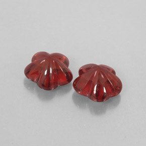 カラットの天然ディープレッドアルマンディンガーネット（7.3×7.1 mm・透明）