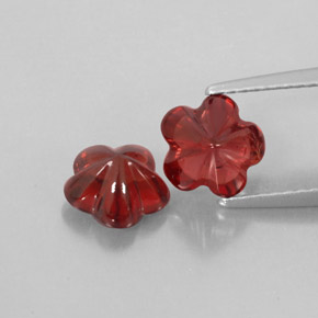カラットの天然ディープレッドアルマンディンガーネット（7.3×7.1 mm・透明）