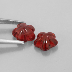 カラットの天然ディープレッドアルマンディンガーネット（7.3×7.1 mm・透明）