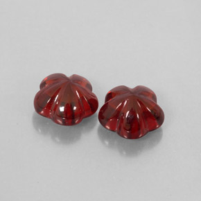 カラットの天然ディープレッドアルマンディンガーネット（7.1×7 mm・透明）
