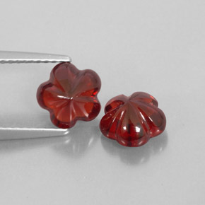カラットの天然ディープレッドアルマンディンガーネット（7.1×7 mm・透明）