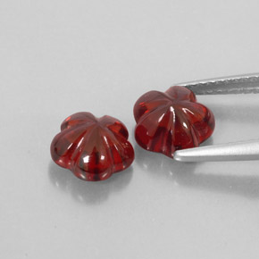 カラットの天然ディープレッドアルマンディンガーネット（7.1×7 mm・透明）
