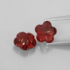 カラットの天然ディープレッドアルマンディンガーネット（7.1×7 mm・透明）