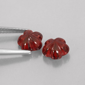 カラットの天然ディープレッドアルマンディンガーネット（7.1×7 mm・透明）